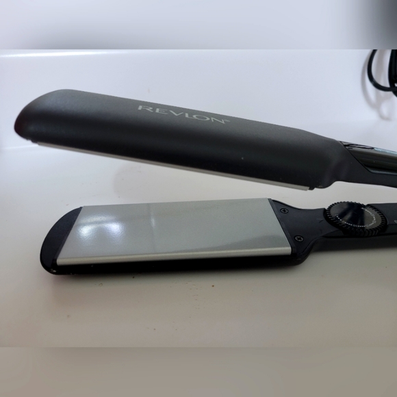 Revlon Fast Results Ceramic Flat Iron, 2 Inch - Picture 6 of 9